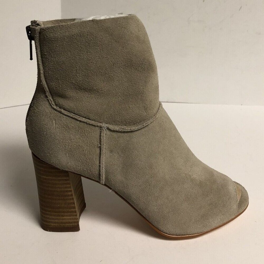 Sbicca Women's Rozene, Beige Ankle Booties, Size 7M.